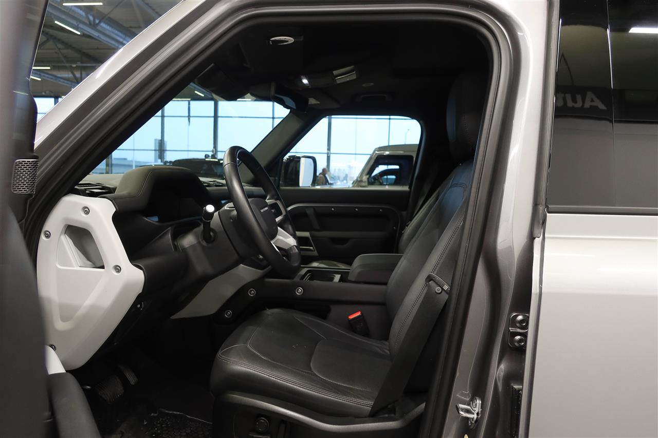 Land Rover Defender 2024