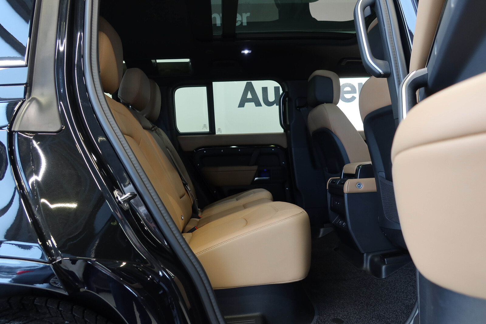 Land Rover Defender 2025