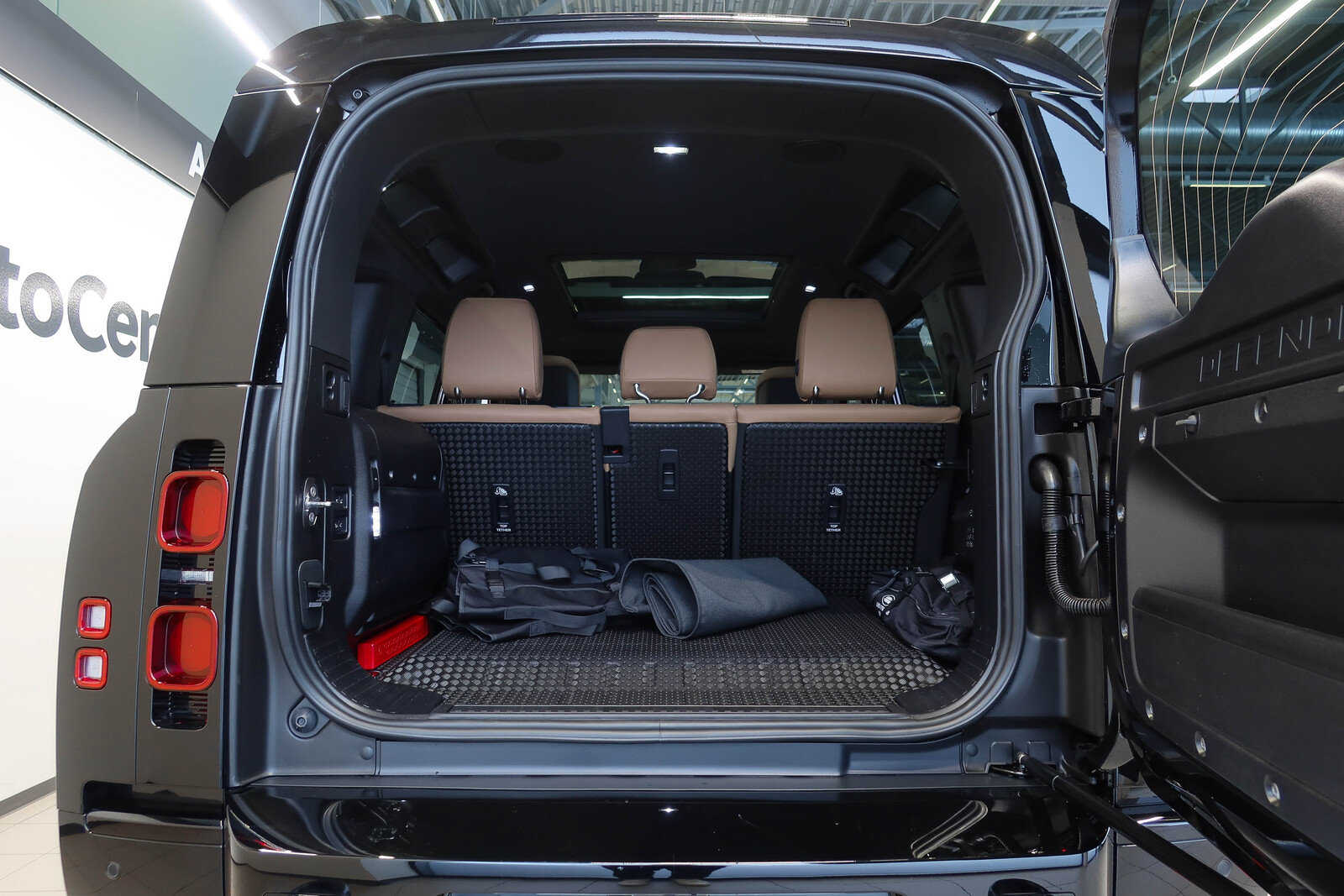 Land Rover Defender 2025