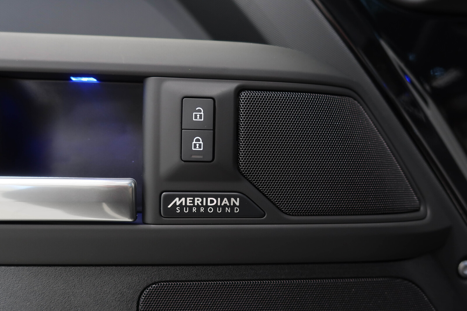 Land Rover Defender 2025