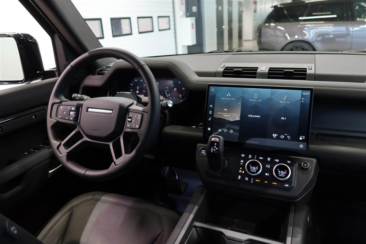 Land Rover Defender 2026