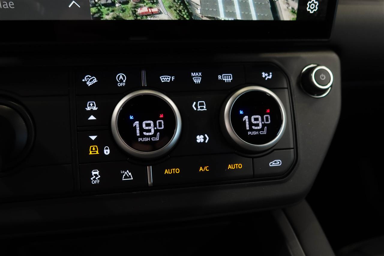 Land Rover Defender 2026