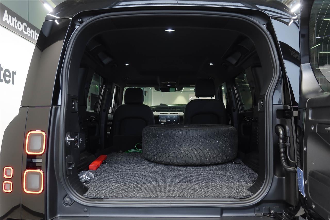 Land Rover Defender 2026