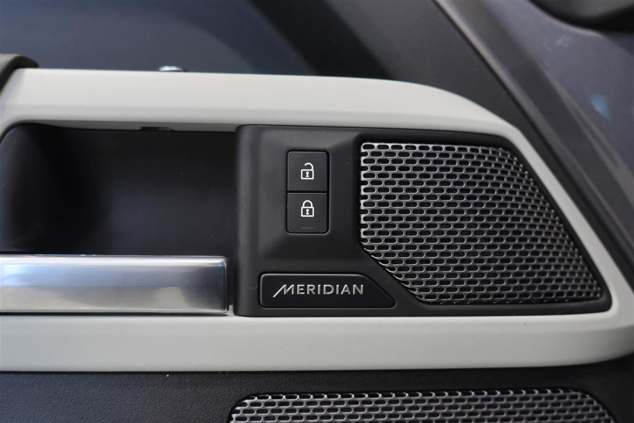 Land Rover Defender 2022