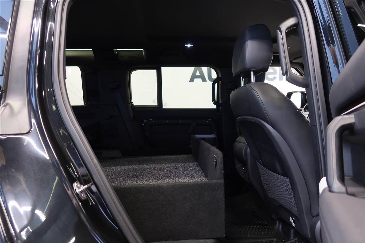 Land Rover Defender 2023