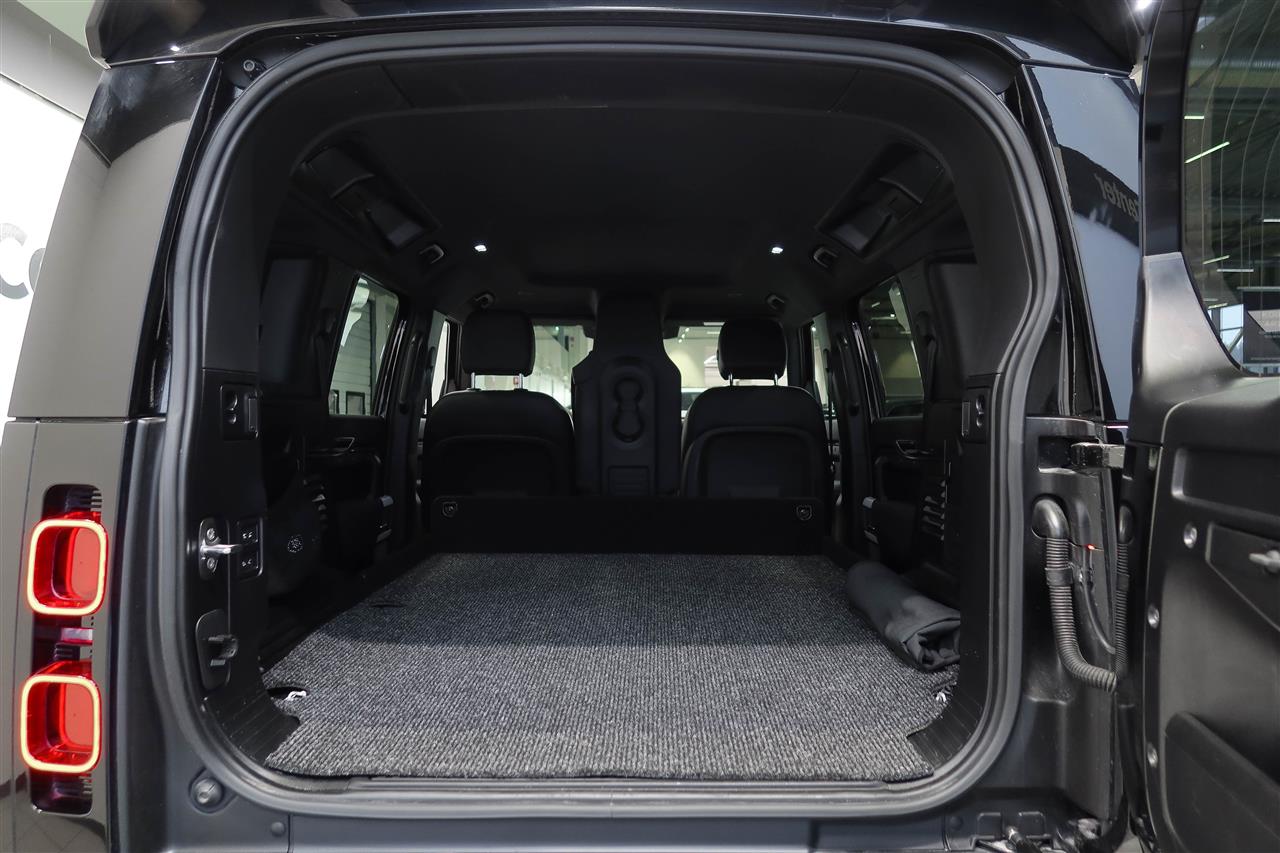 Land Rover Defender 2023