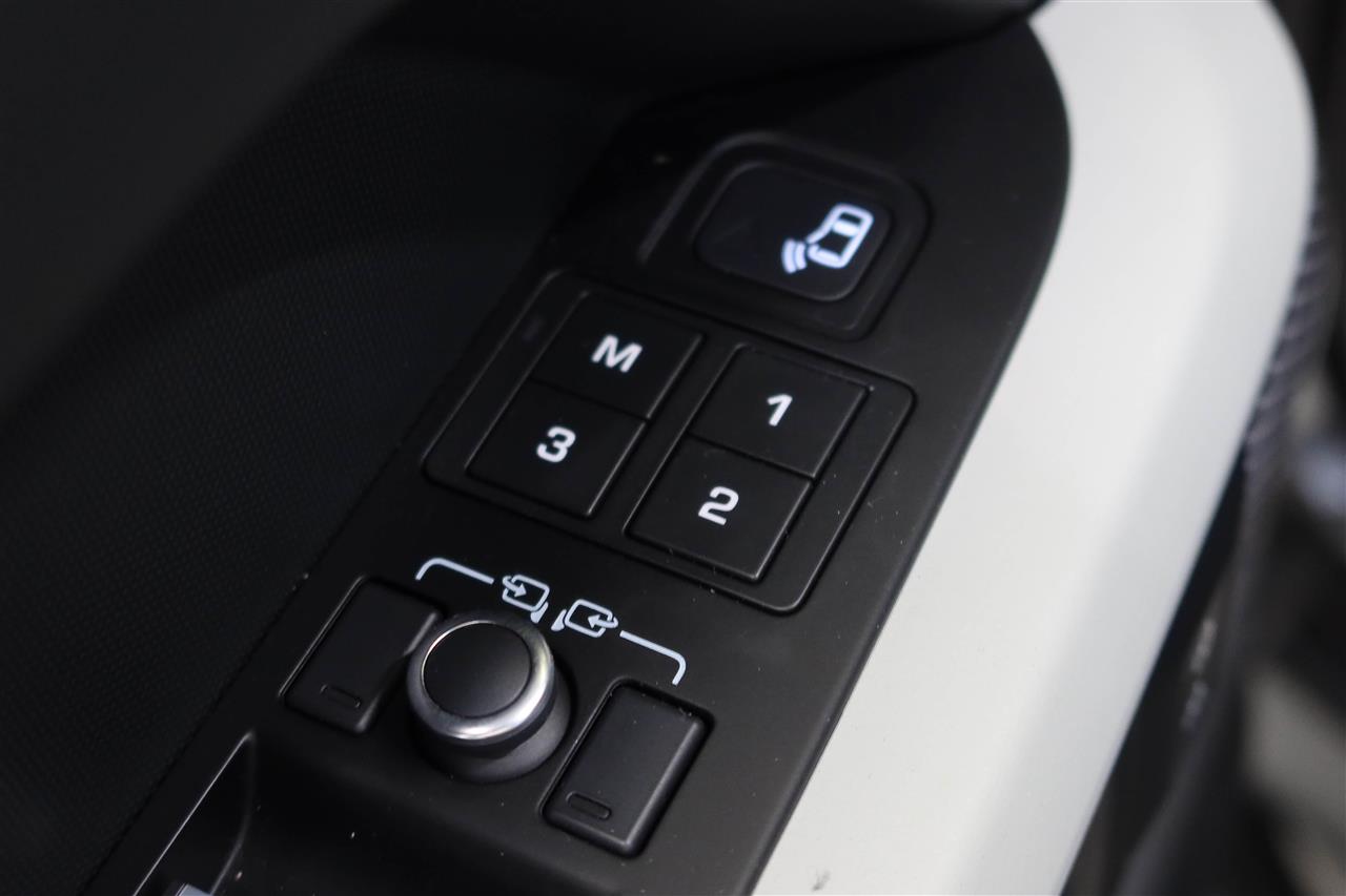 Land Rover Defender 2023