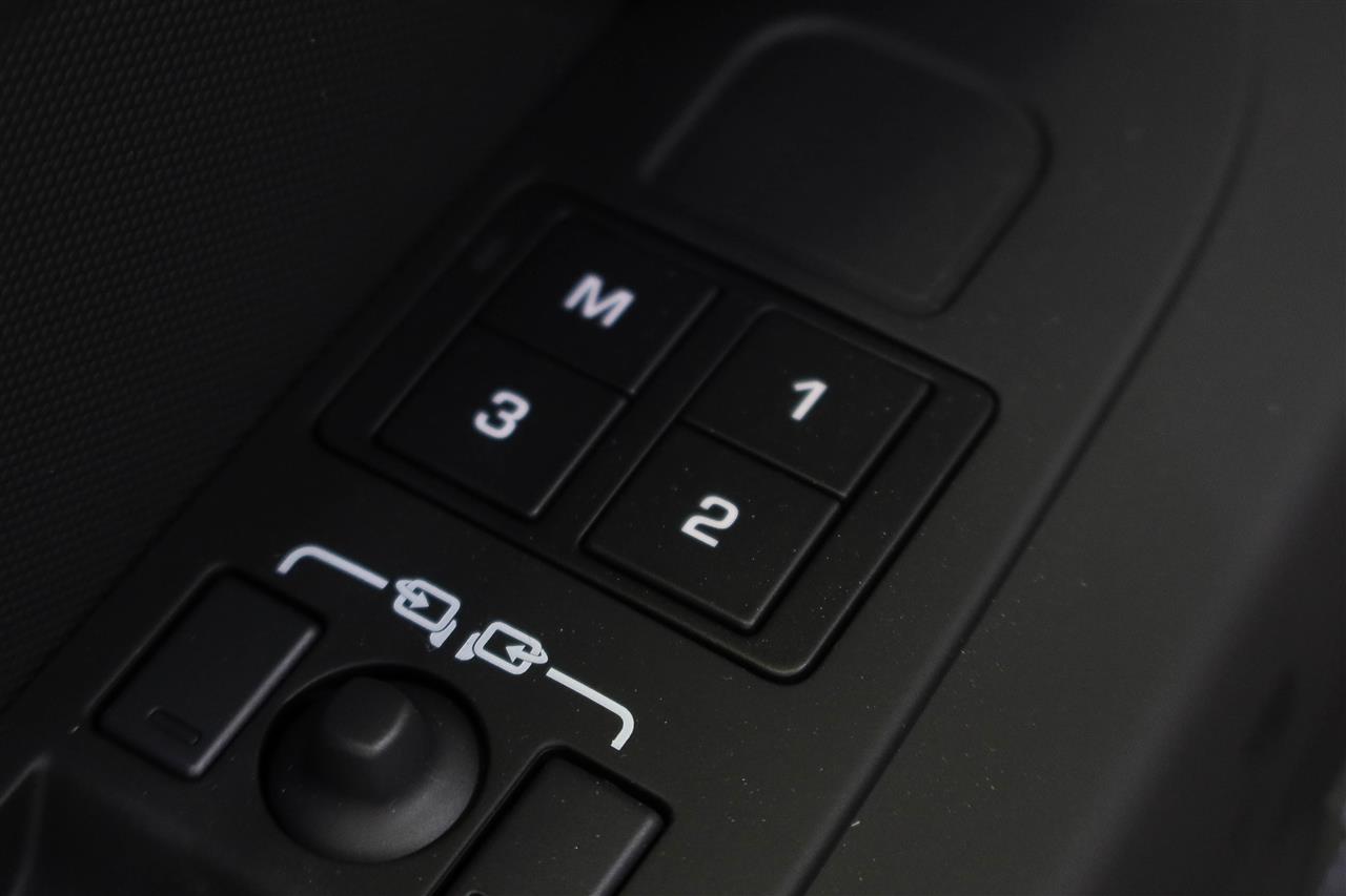 Land Rover Defender 2025