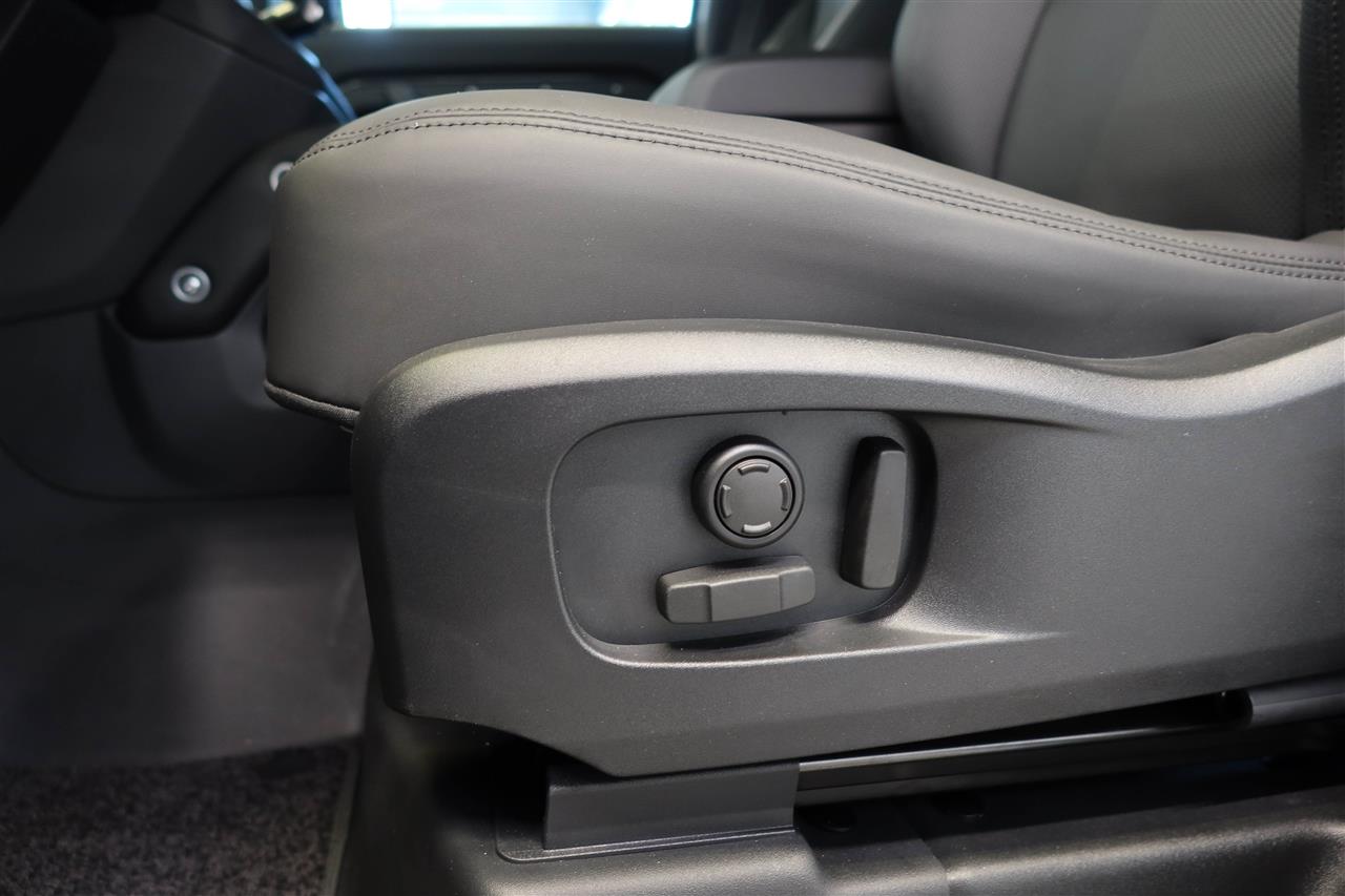 Land Rover Defender 2025