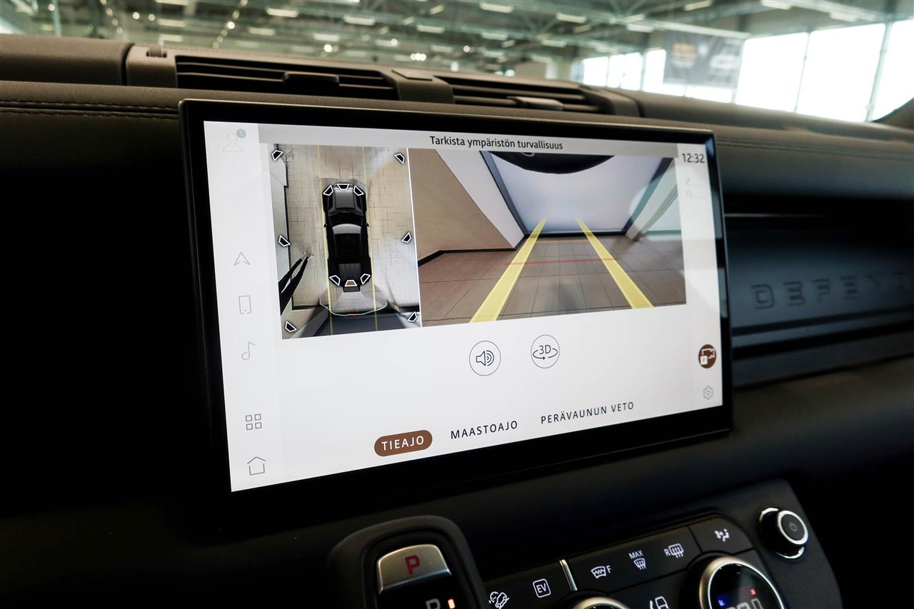 Land Rover Defender 2025