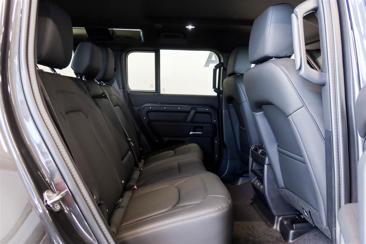 Land Rover Defender 2025