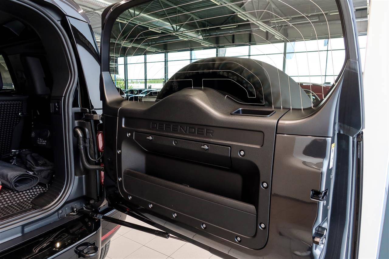 Land Rover Defender 2025