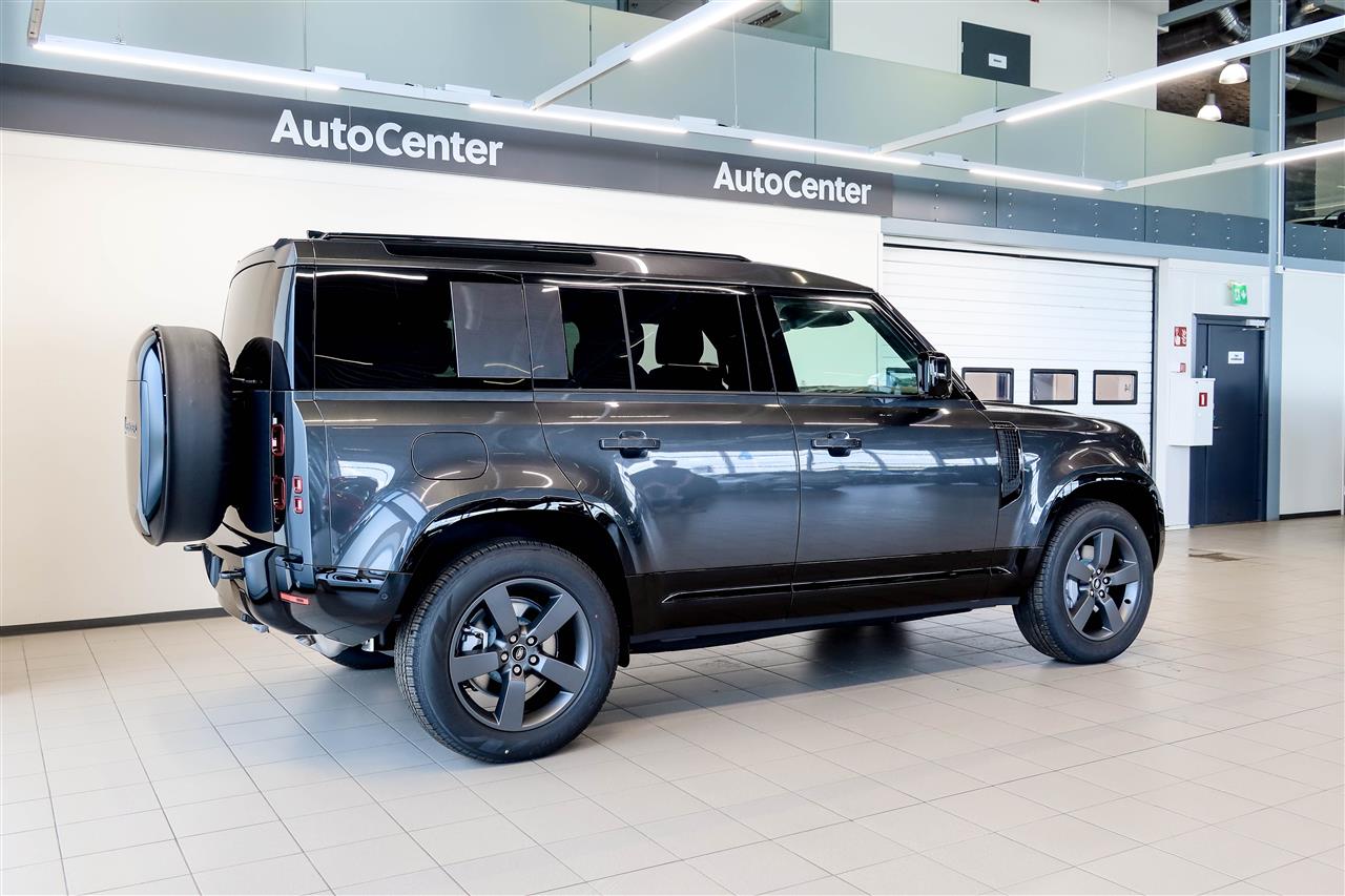 Land Rover Defender 2025