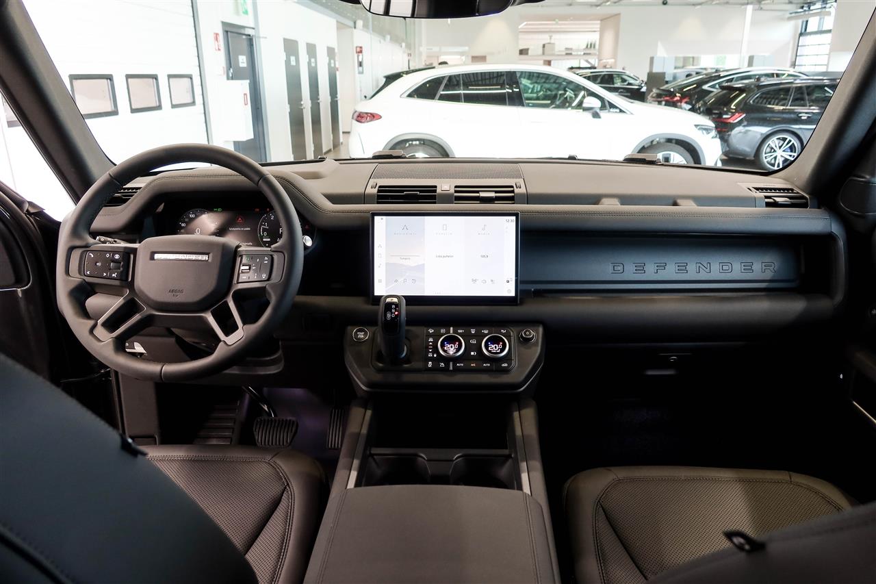 Land Rover Defender 2025
