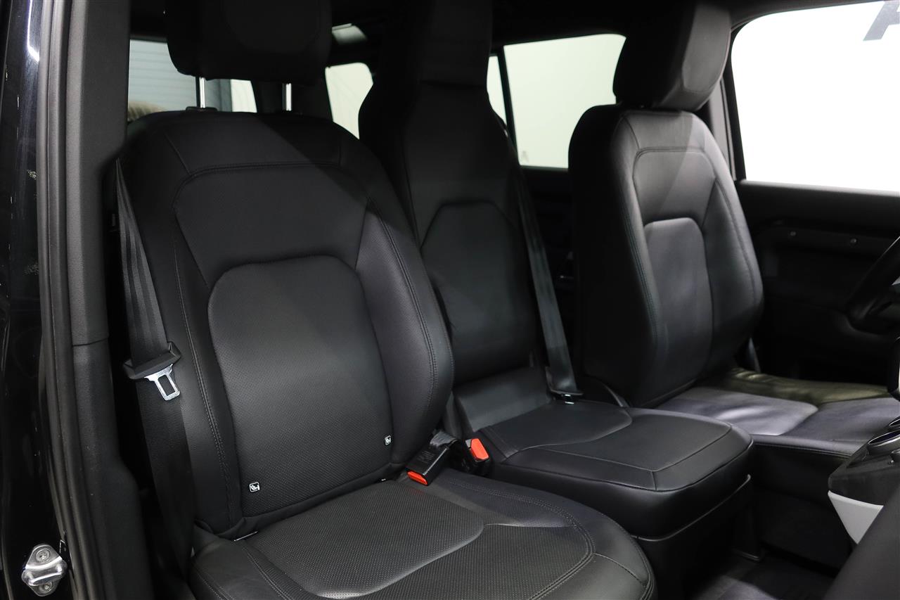 Land Rover Defender 2024