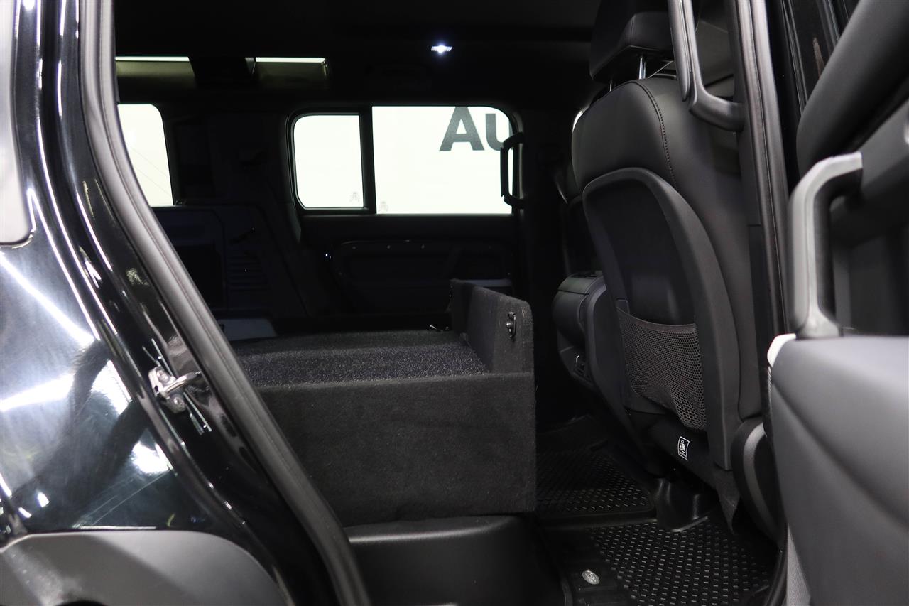 Land Rover Defender 2024