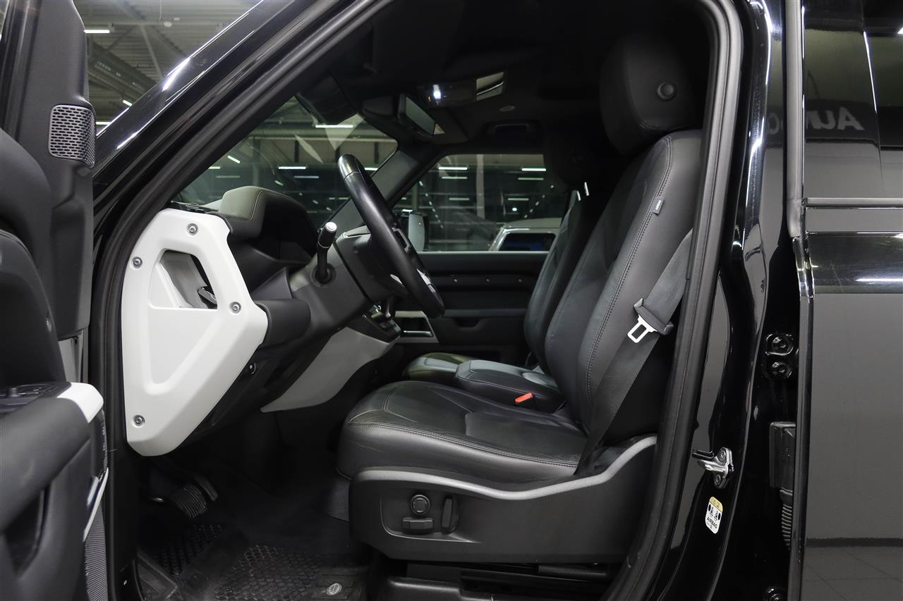 Land Rover Defender 2024