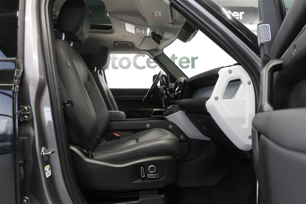 Land Rover Defender 2024