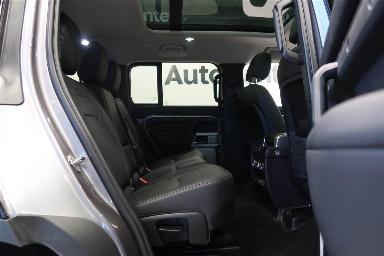 Land Rover Defender 2024