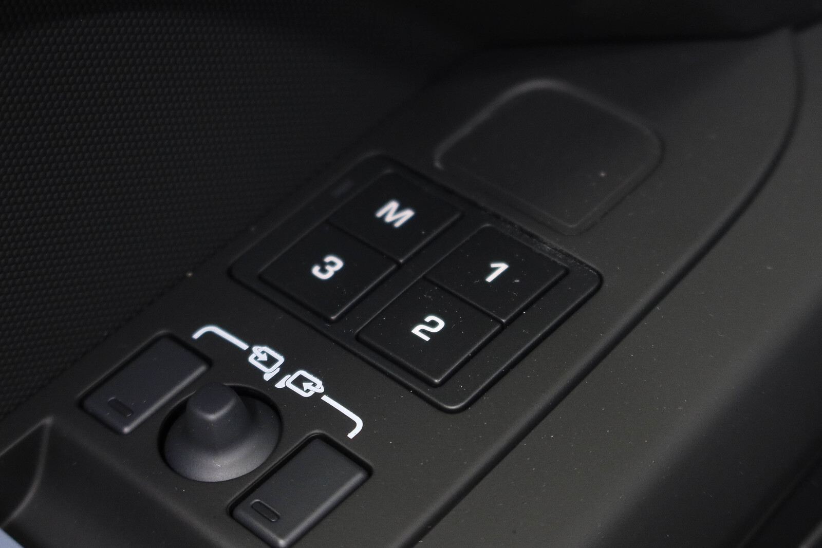 Land Rover Defender 2025