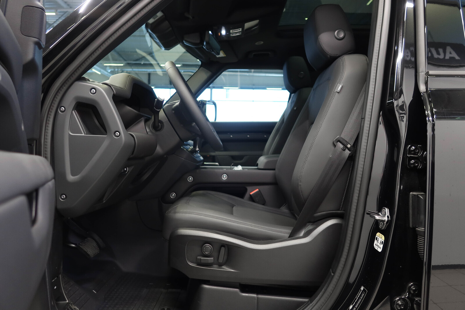 Land Rover Defender 2025