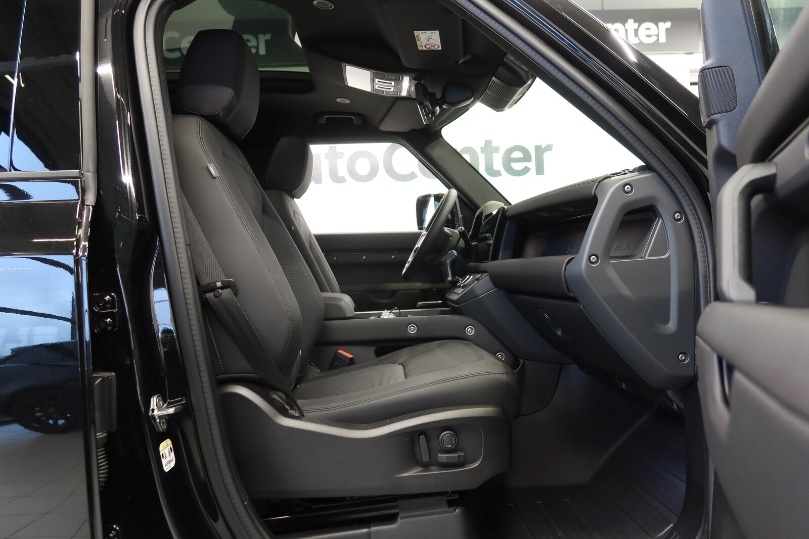 Land Rover Defender 2025