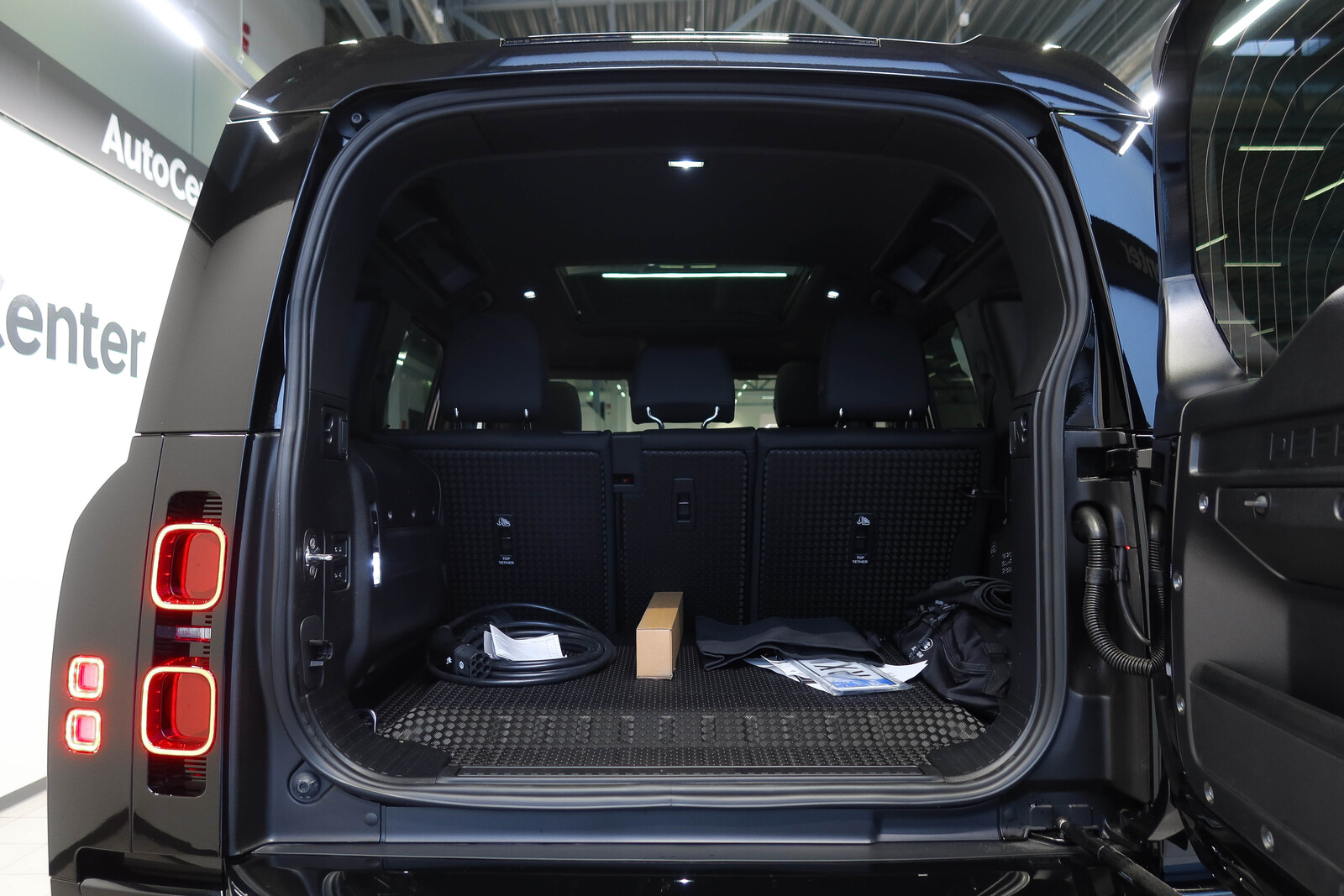 Land Rover Defender 2025