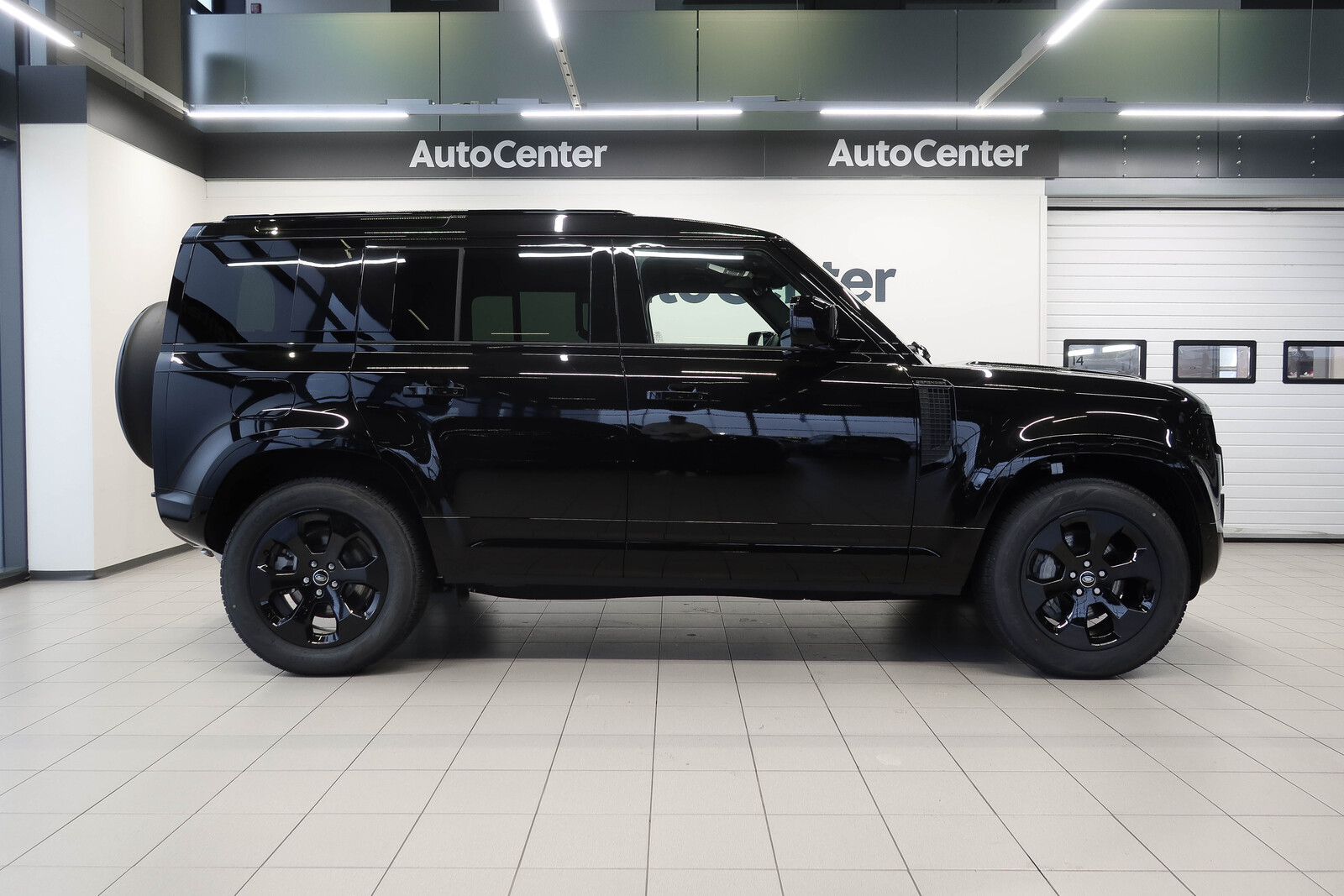 Land Rover Defender 2025