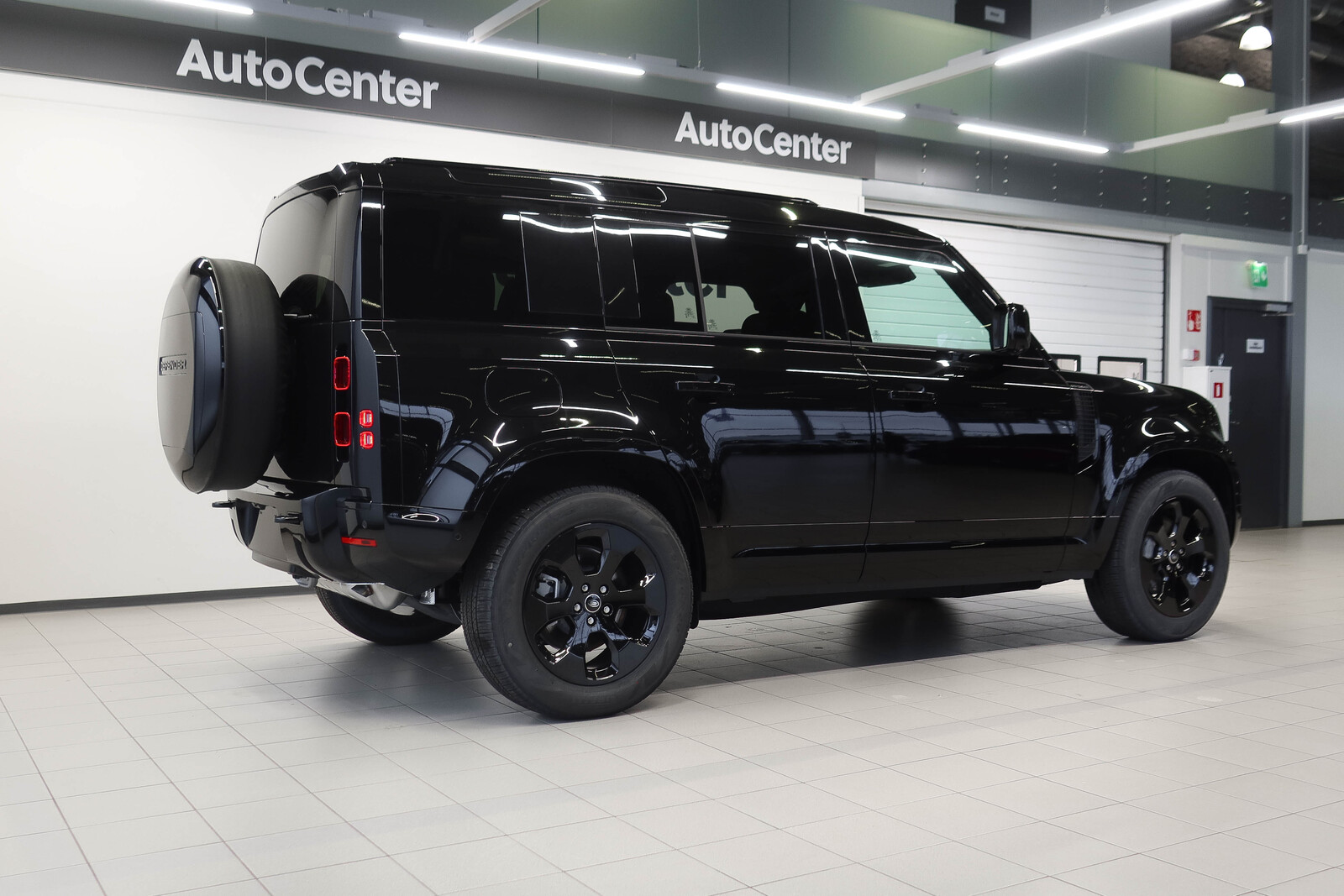 Land Rover Defender 2025