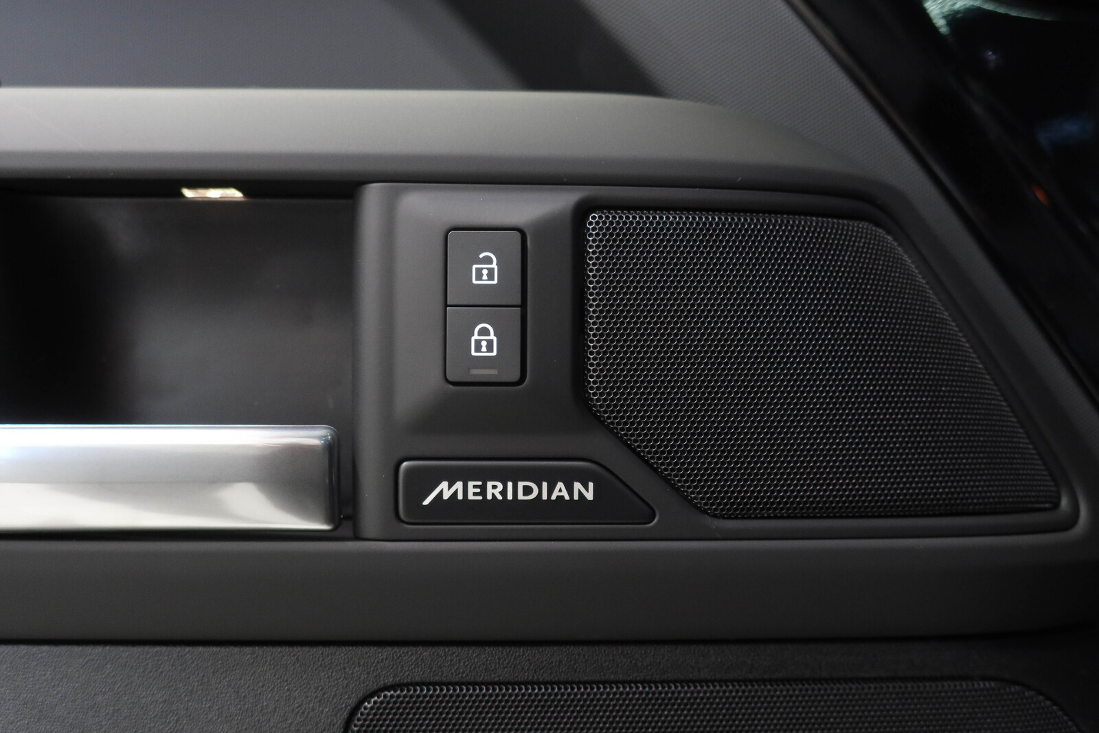 Land Rover Defender 2025