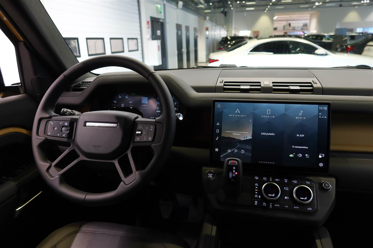 Land Rover Defender 2026