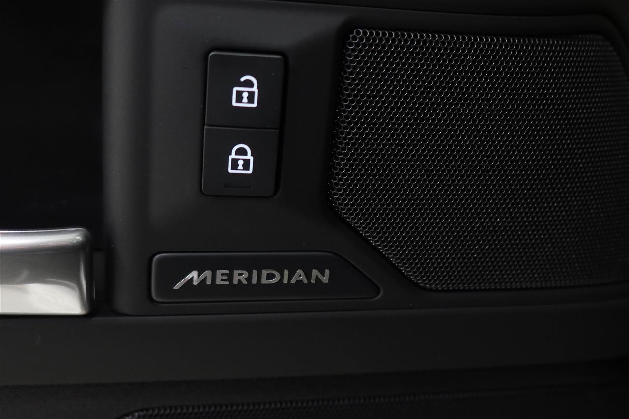 Land Rover Defender 2026