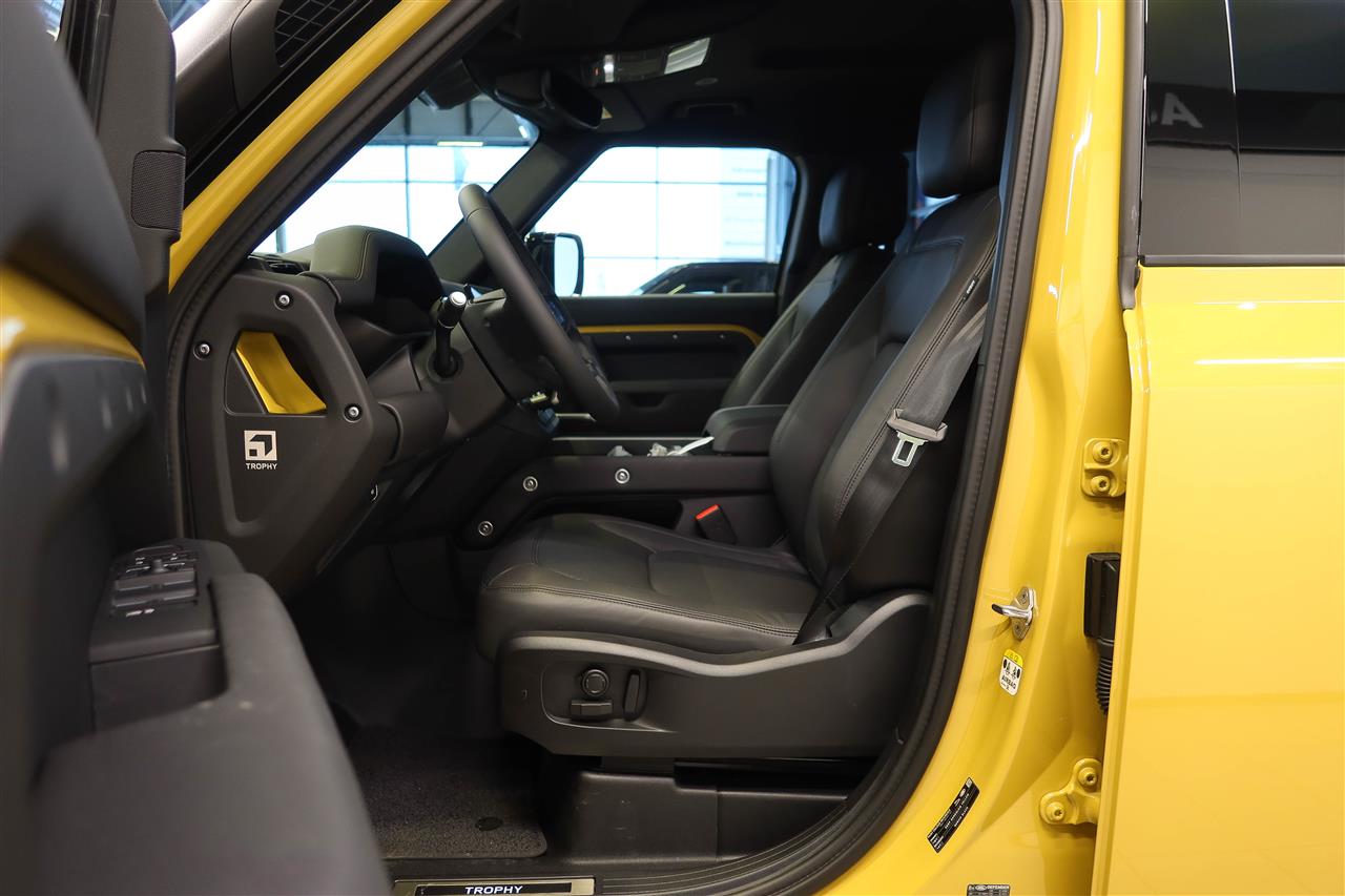 Land Rover Defender 2026