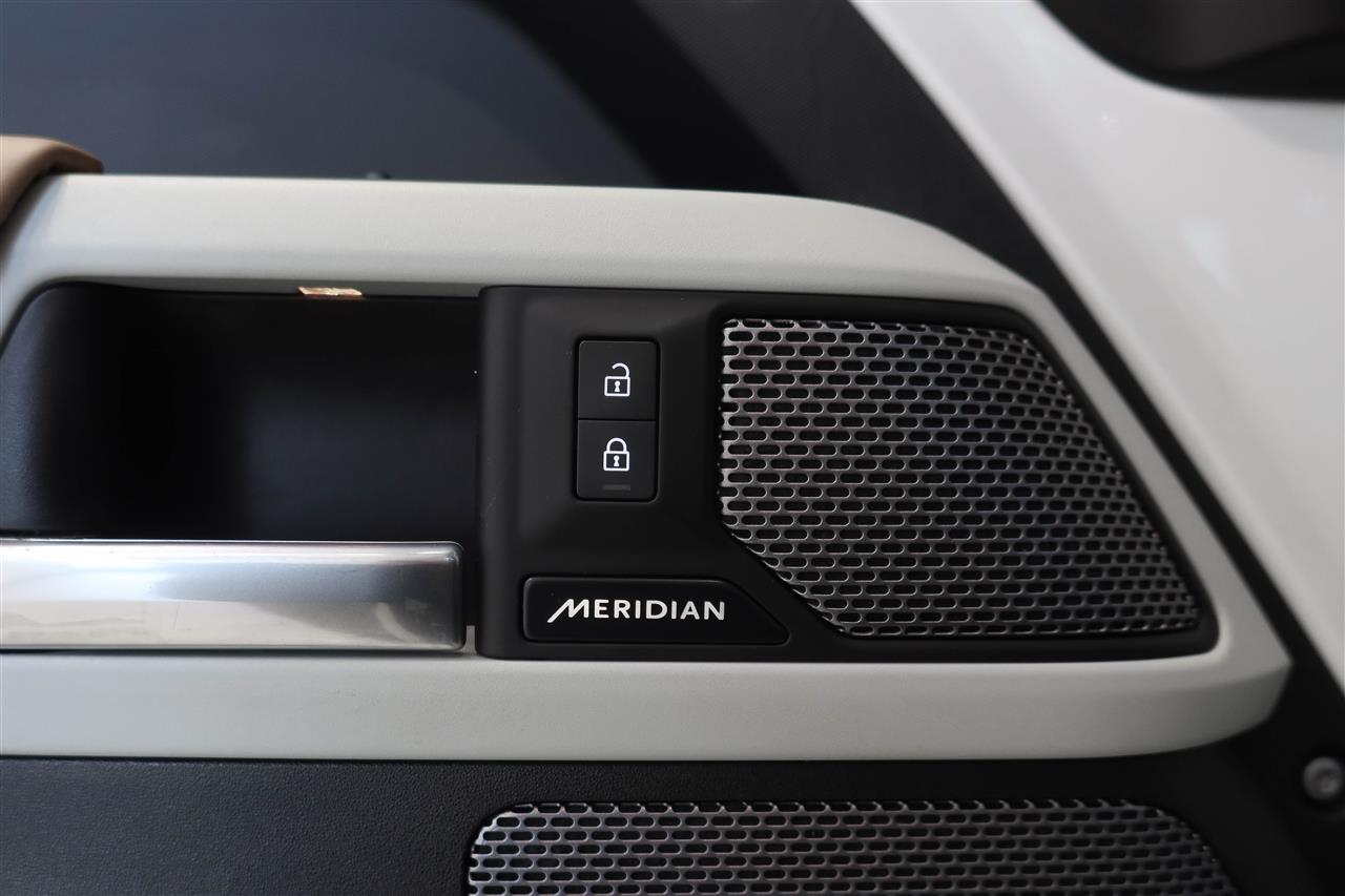 Land Rover Defender 2023