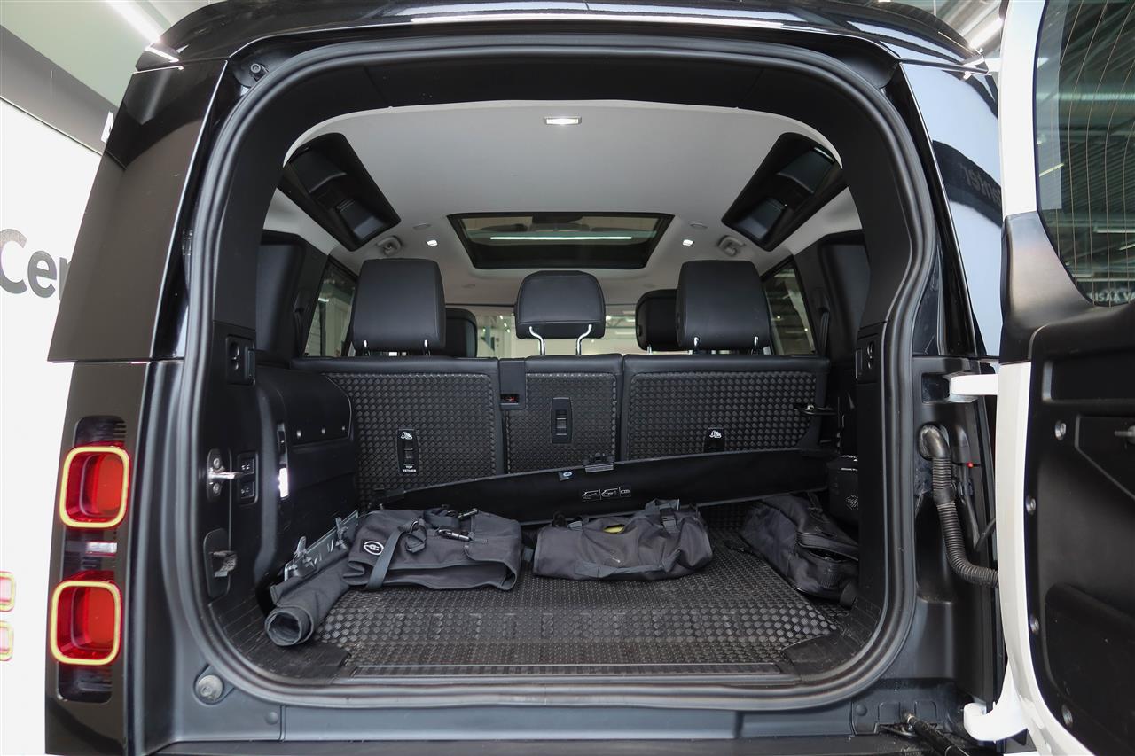 Land Rover Defender 2023