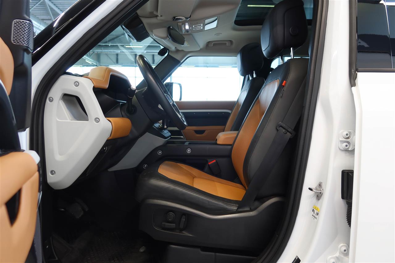 Land Rover Defender 2023