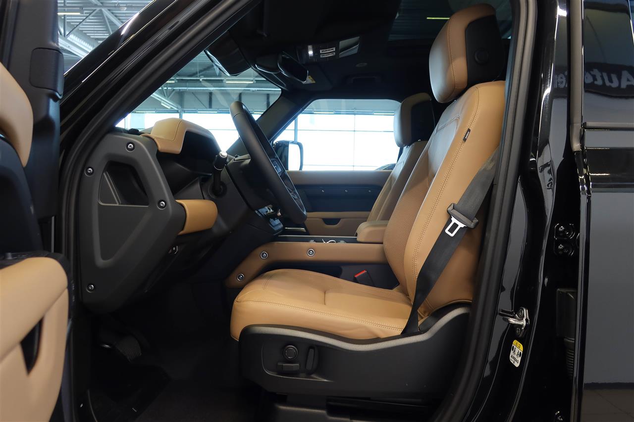 Land Rover Defender 2026
