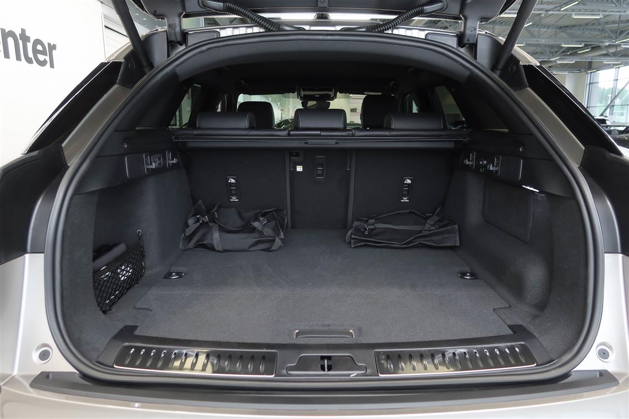 Land Rover Range Rover Velar 2026