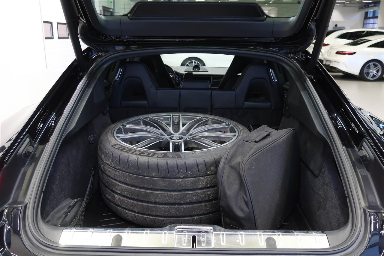 Porsche Panamera 2021