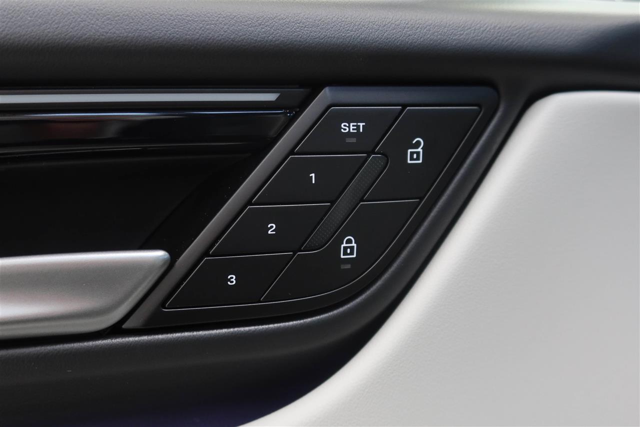 Porsche Macan 2025