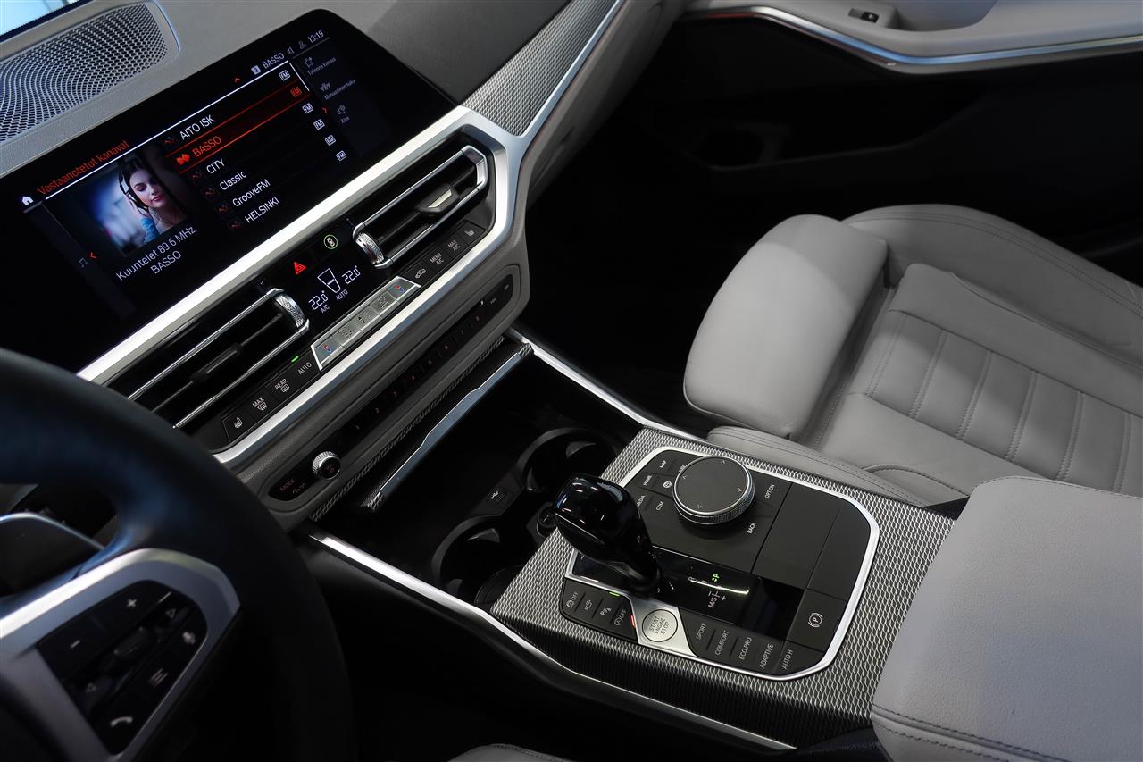 BMW 330 2019