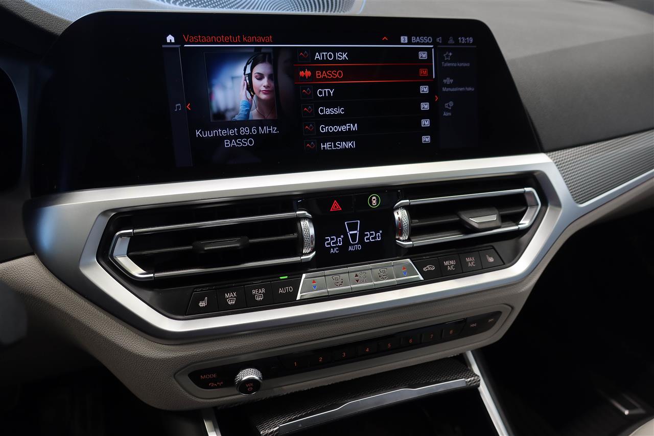 BMW 330 2019