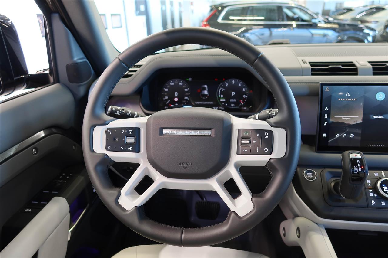 Land Rover Defender 2025