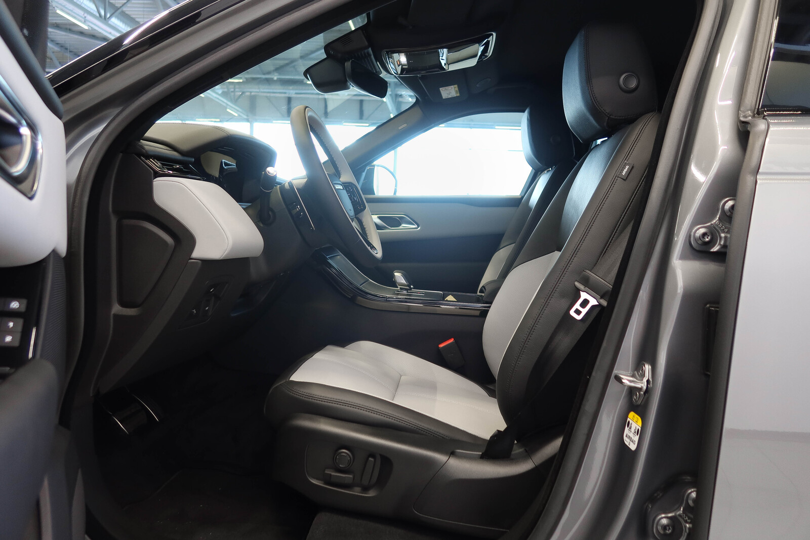 Land Rover Range Rover Velar 2026