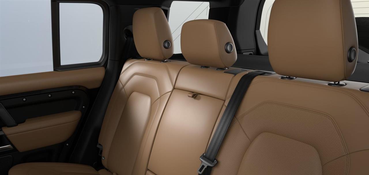 Land Rover Defender 2025