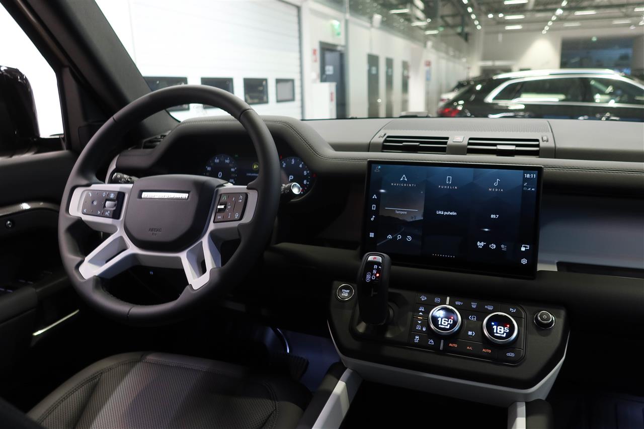 Land Rover Defender 2025