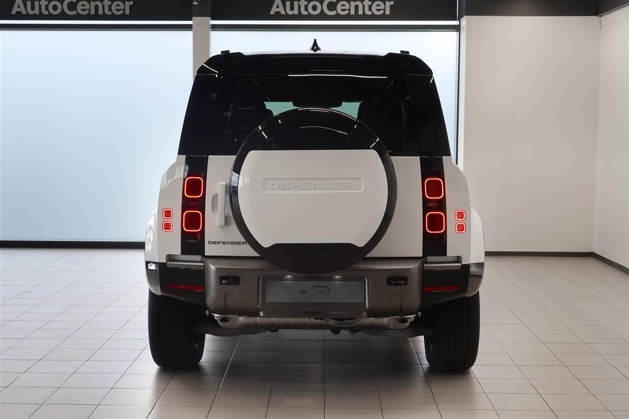 Land Rover Defender 2025