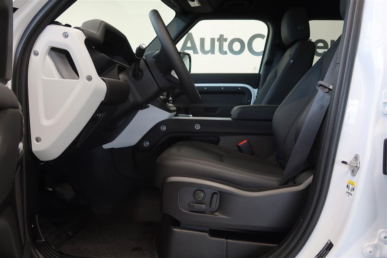 Land Rover Defender 2025