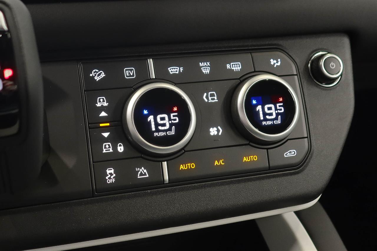 Land Rover Defender 2025