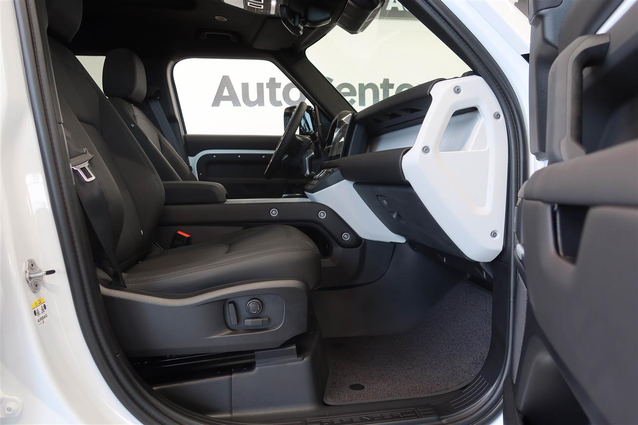 Land Rover Defender 2025